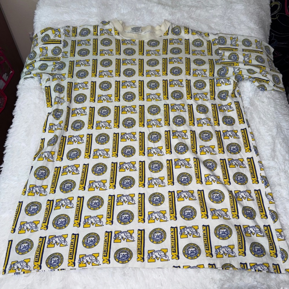 Vintage 90s Michigan Wolverines All Over Print OSFA T Shirt made in‎ USA